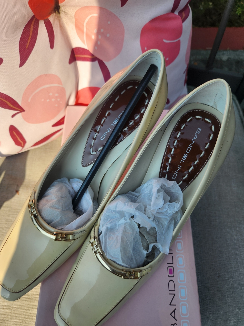 Bandolino Women's Cream Patent Leather Heeled Loafers Size 10 NIB